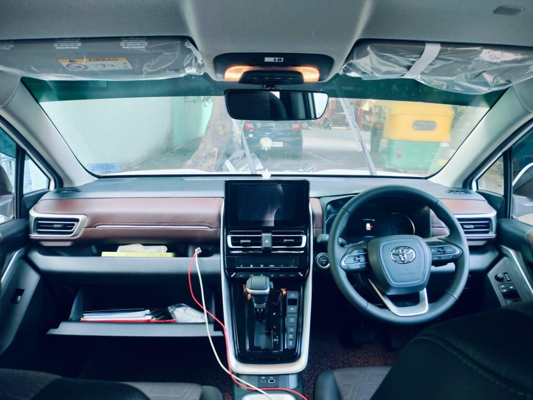 Innova Hycross - image 3